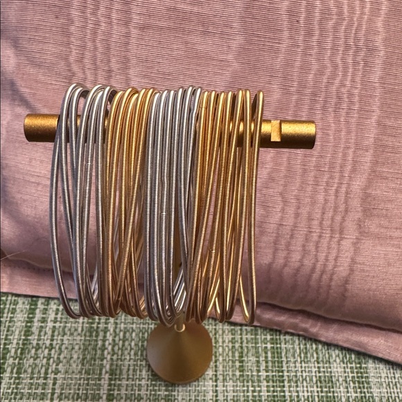 Emerson & Oliver Stretch Bracelets. 12 Silver tone & 12 Gold Tone. VGUC - Picture 2 of 12